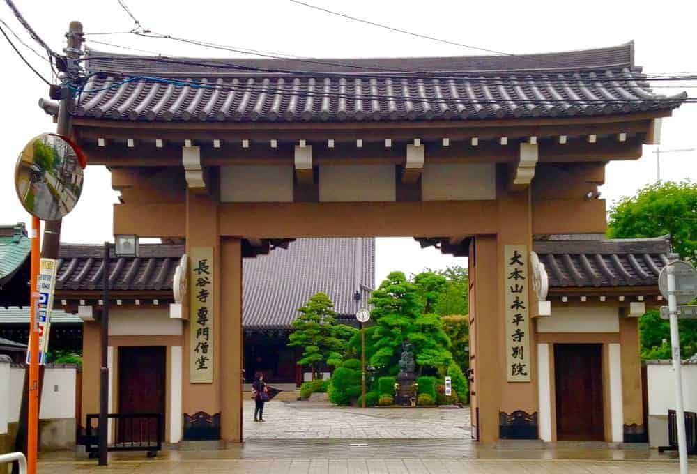 Choukokuji Temple Gate. Image by Tom Feissner.
